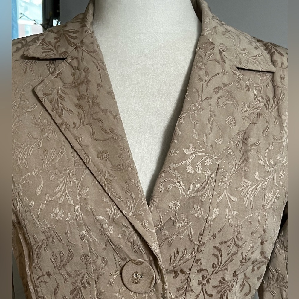 Beautiful SILK Land-Women’s Jacket - Picture 2 of 8